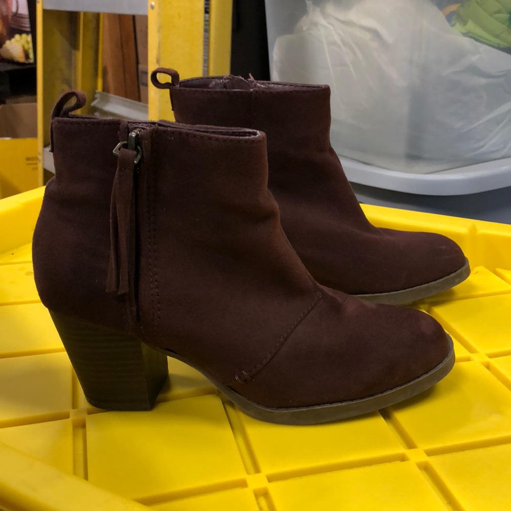 Burgundy 2.5” faux suede booties. Size 6